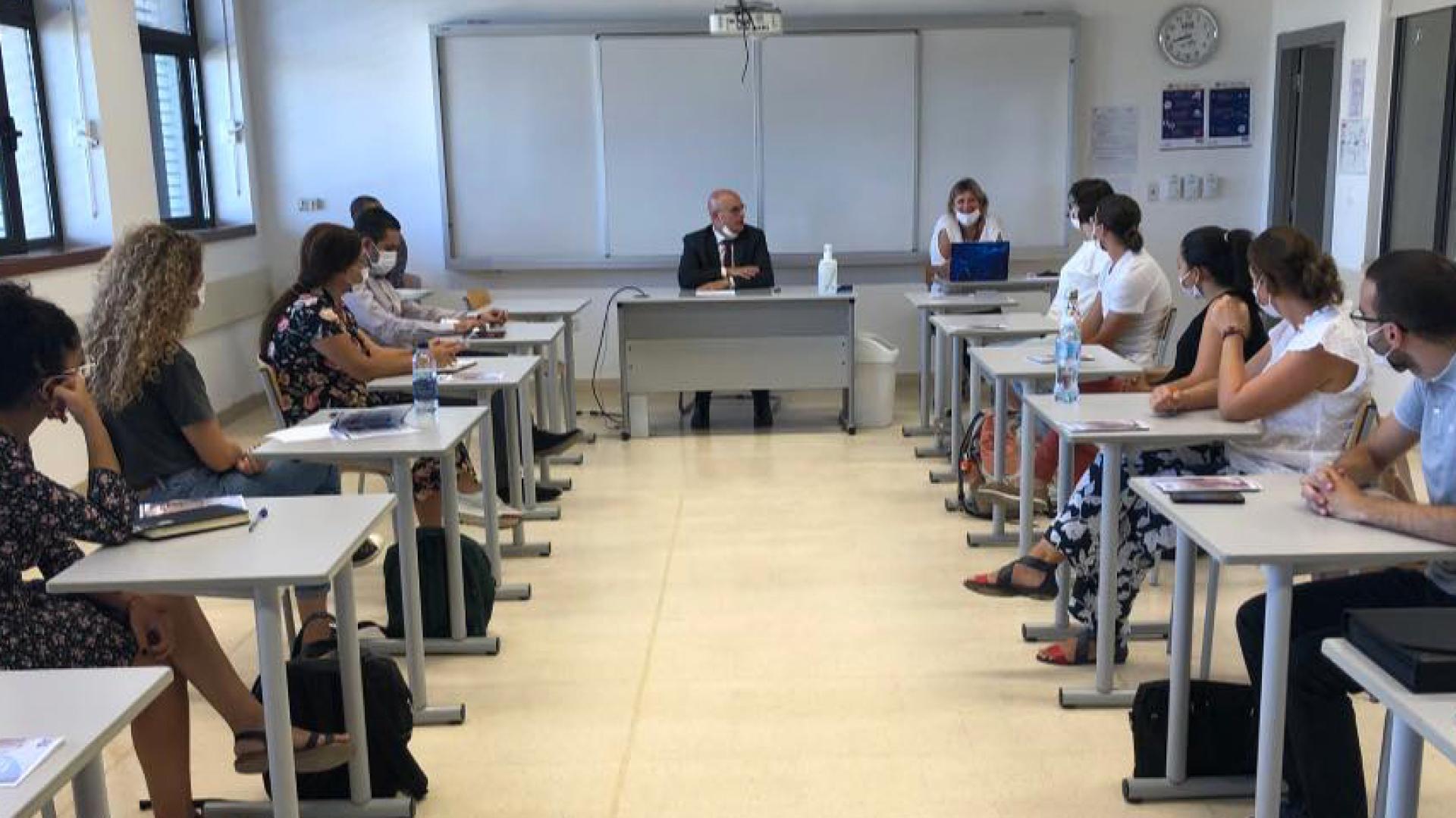 En Jordanie, l'équipe éducative se prépare à accueillir les élèves.
