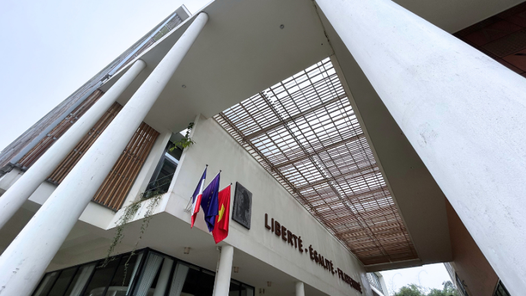 photo de l'entrée du Lycée Alexandre Yersin, Hanoï, Vietnam