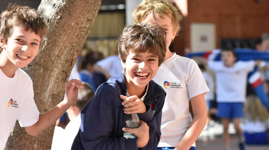 Photographie d'un enfant souriant